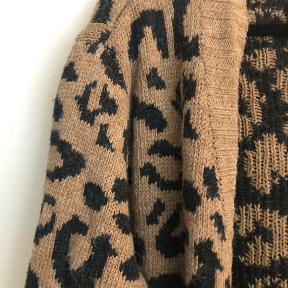 Windsor leopard open cardigan size medium. Very good condition. Never worn. - Picture 3 of 7